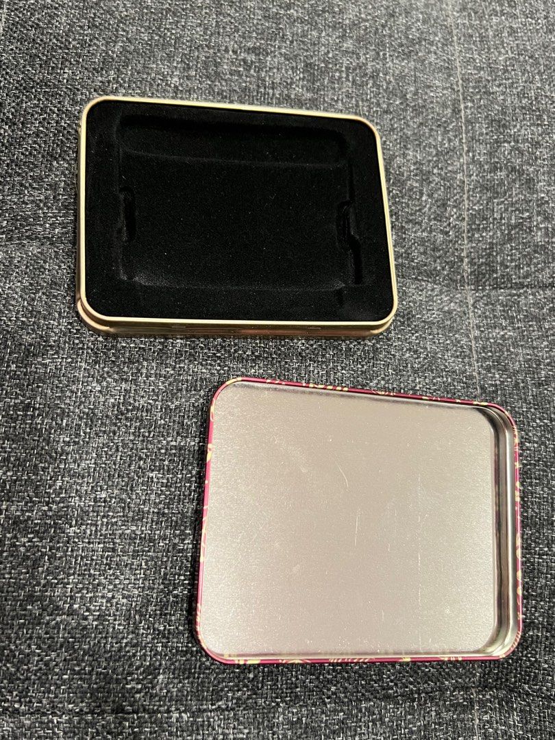 gift card holder (Category: Storage Boxes & Baskets) located in Talibon. Submitted by ky.declutters (Listing ID 1316728274, Image 2). Description: ✨ bought in Canada ✨ only 1 gift card can fit (for giving a gift card as a present) ✨ NOTE: pls make sure to check last photo.