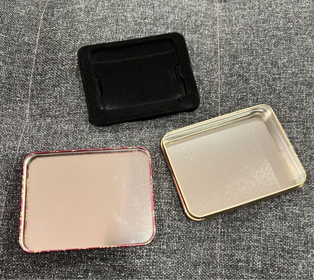 gift card holder (Category: Storage Boxes & Baskets) located in Talibon. Submitted by ky.declutters (Listing ID 1316728274, Image 3). Description: ✨ bought in Canada ✨ only 1 gift card can fit (for giving a gift card as a present) ✨ NOTE: pls make sure to check last photo.