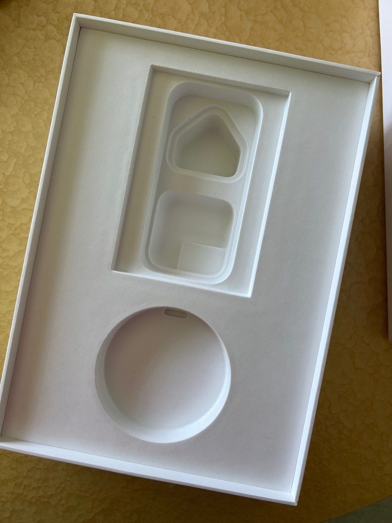 iPad empty box (Category: Craft Supplies & Tools) located in Singapore. Submitted by harisabel (Listing ID 1316674873, Image 3). Description: iPad empty box Self collection only No trading .