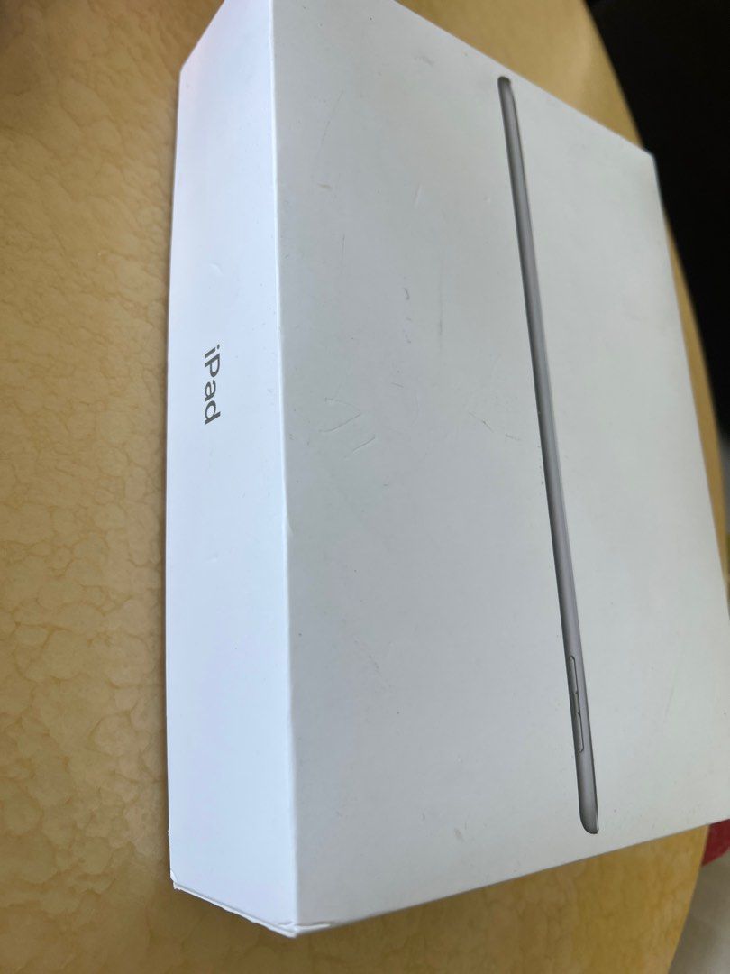 iPad empty box (Category: Craft Supplies & Tools) located in Singapore. Submitted by harisabel (Listing ID 1316674873, Image 1). Description: iPad empty box Self collection only No trading .