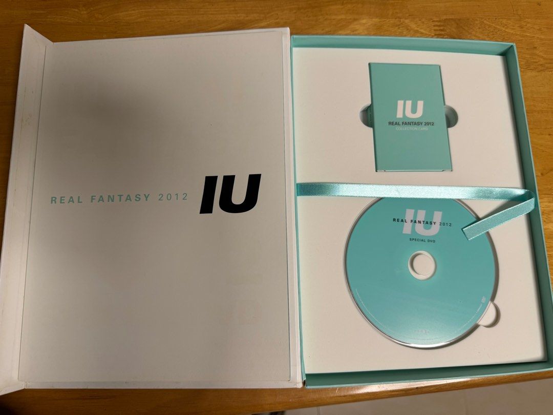 IU 直筆サイン「Real Fantasy 2012」メイキング・フォトブック IU 直筆サイン「Real Fantasy 2012」メイキング・フォトブック