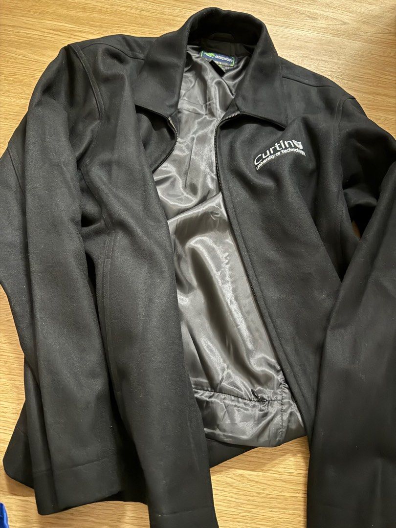 Jacket (Category: Coats, Jackets and Outerwear) located in Singapore. Submitted by lijinhua (Listing ID 1316671603, Image 3). Description: .