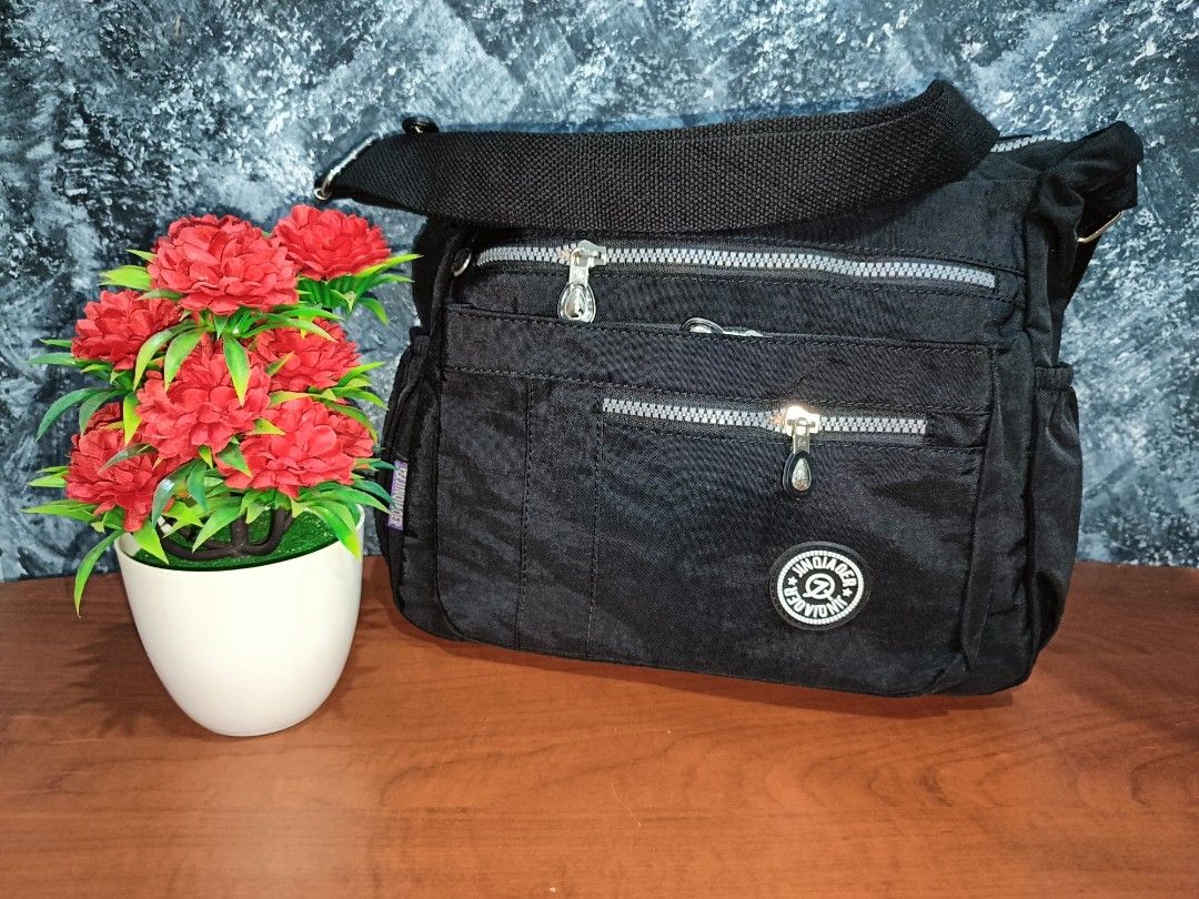 Jinqiaoer Sling Bag