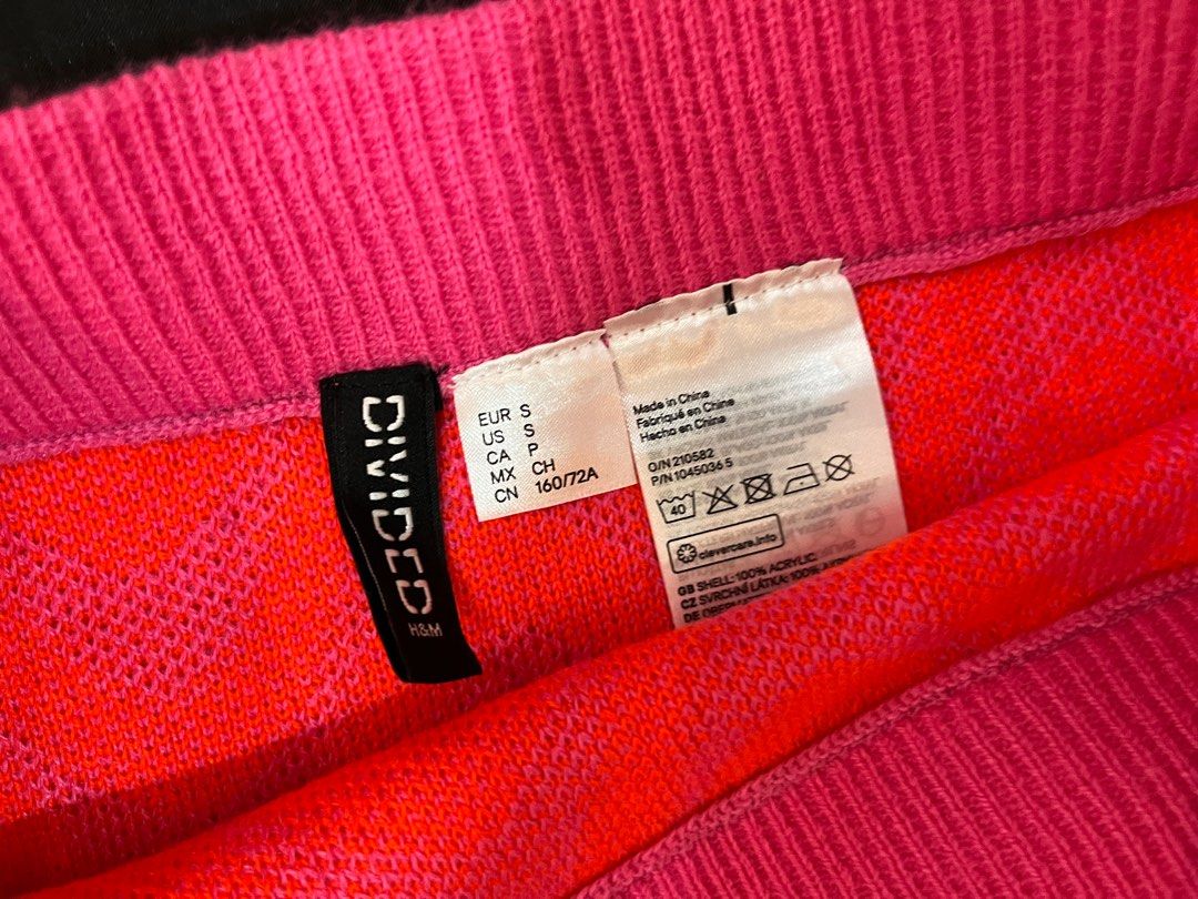 Y2k Knit skirt (Category: Skirts) located in San Juan City. Submitted by henrae (Listing ID 1316794386, Image 2). Description: .