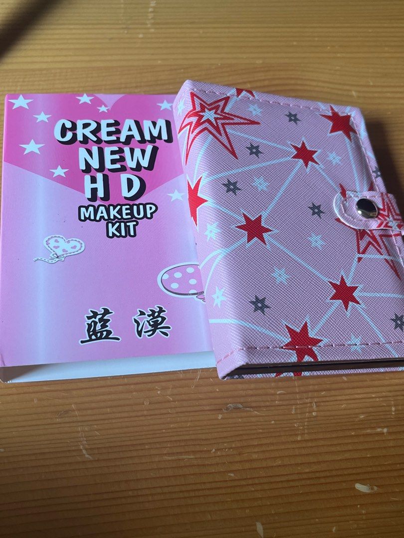Makeup Kit （分類：化妝品）位於 Hong Kong。 由 arielshops 提交（商品編號 1316720359，圖片 2）。簡介： BRAND NEW✨✨RESONABLE PRICE💰💰GOOD QUALITY😍😍36 COLOURS🌈🌈FOR LADIES💗💗MESSAGE FOR MORE INFORMATION❤️❤️❤️❤️ 全新✨✨ 價格公道💰💰 高品質😍😍 36種顏色🌈🌈 女士用💗💗 留言獲取更多信息❤️❤️❤️❤️。