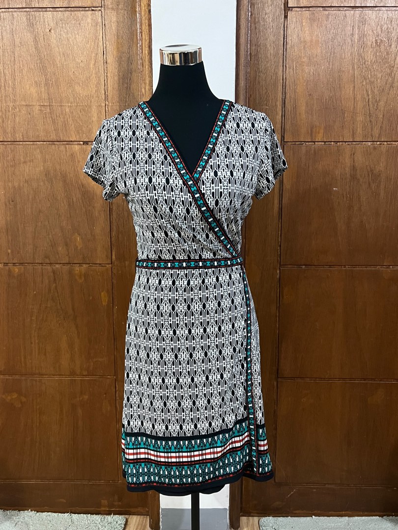 Max studio wrap dress outlet