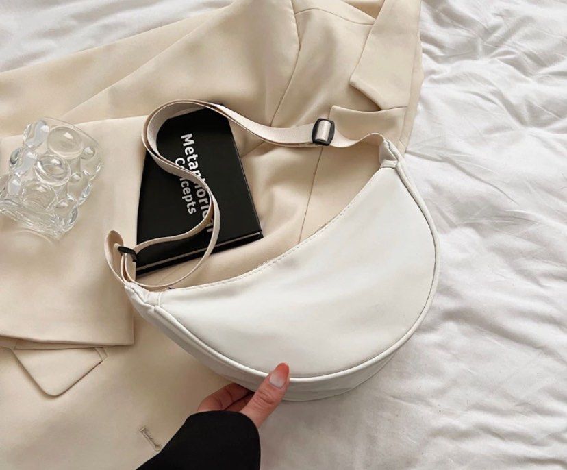 Mini white dumpling bag (Category: Cross-body Bags) located in Singapore. Submitted by goodshitonly (Listing ID 1316634059, Image 1). Description: Tap onto my profile for more bags Self collect at Clementi Mrt station Accept cash or paynow If interested pls pm me .