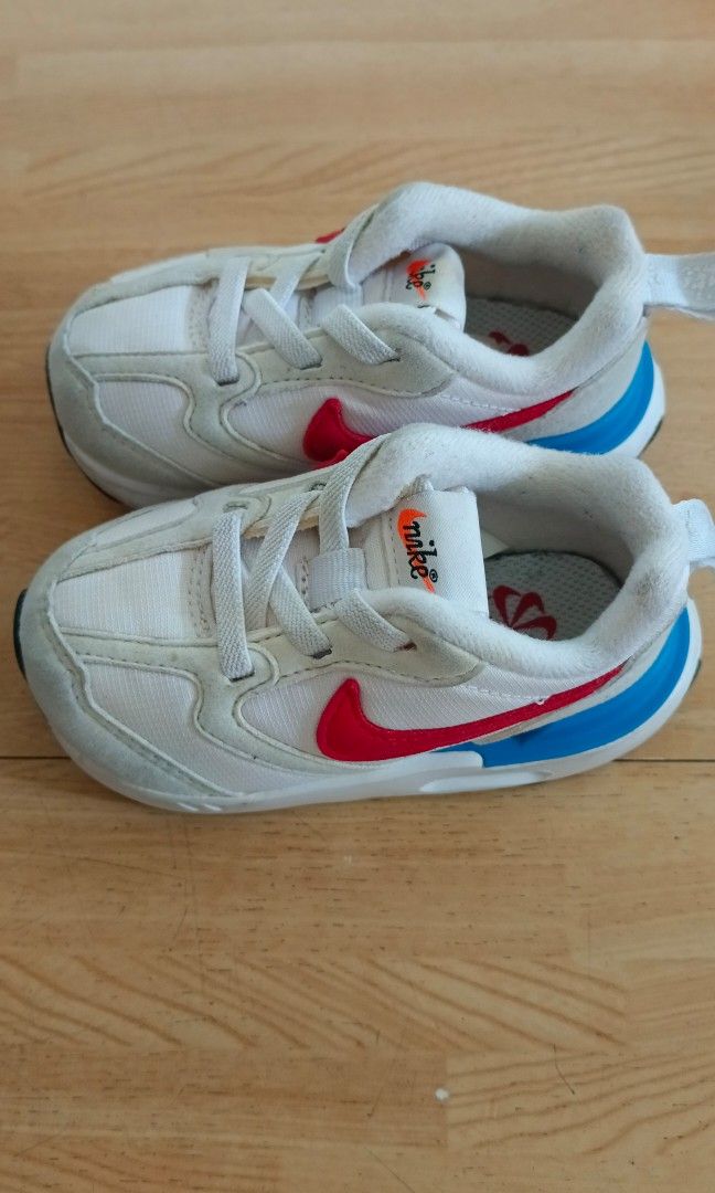 Nike Air Max Dawn TD (Category: Babies & Kids Fashion) located in Quezon City. Submitted by dots89 (Listing ID 1316633930, Image 2). Description: Nike Air Max Dawn TD Size:5C Bought these shoes in Qatar and wore only a few times since we didn't go out much last year. shipping is c/o buyer payment thru gcash or bpi.