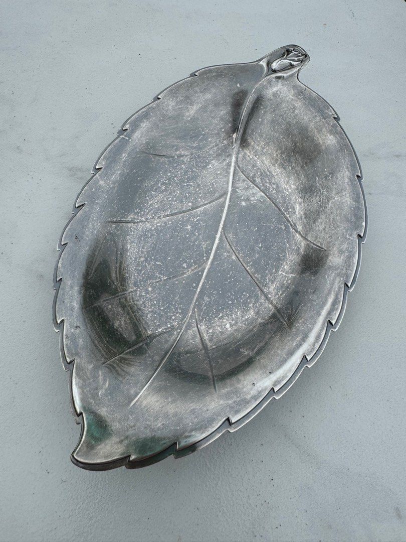 One piece leaf shape silver tray (Category: Coffee & Tea Tableware) located in Davao. Submitted by parteawares2 (Listing ID 1316631444, Image 1). Description: One piece silver EPNS leaf shape tray needs polishing made in England .