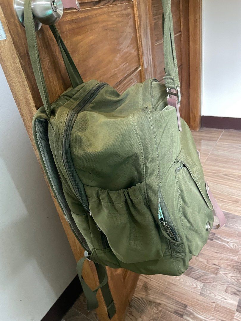 Pre-loved ruffles backpack (Category: Backpacks) located in Nampicuan. Submitted by chicagoezz (Listing ID 1316657154, Image 3). Description: Pre-loved item! issue: dont have lower button( see pic ) 🌷Mod via j&t 🌷mop via gcash 🌷payment first 📍N.E.