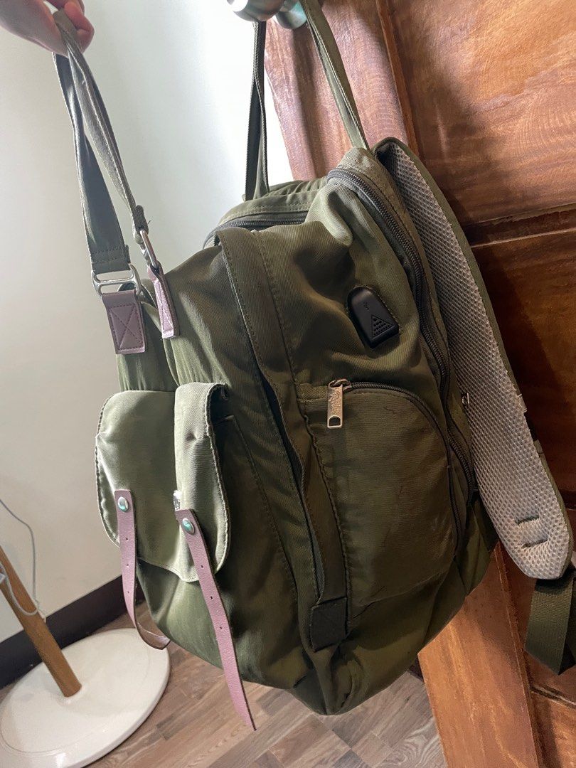 Pre-loved ruffles backpack (Category: Backpacks) located in Nampicuan. Submitted by chicagoezz (Listing ID 1316657154, Image 2). Description: Pre-loved item! issue: dont have lower button( see pic ) 🌷Mod via j&t 🌷mop via gcash 🌷payment first 📍N.E.