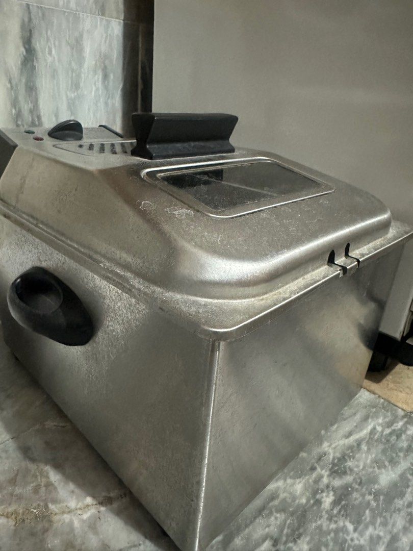 RUSH SALE Imarflex 6L Deep Fryer (Category: Cookware & Accessories) located in Santa Rosa. Submitted by acw0604 (Listing ID 1309452986, Image 3). Description: Imarflex 6L Deep Fryer 6L Capacity Stainless Body Single Frying Basket Size : 31 cm x 32.5 cm x 26.2 cm No Box included. Used less than 5 times..