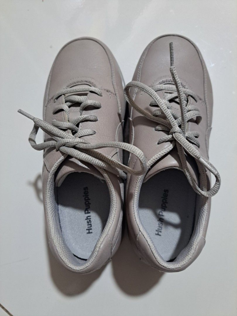 [S7] Orig Hush Puppies (Category: Sneakers) located in Pasig City. Submitted by angene_18 (Listing ID 1316724272, Image 2). Description: Original Hush Puppies with box bought in SM Megamall orig price: around 5,600 rfs: not my style pala.