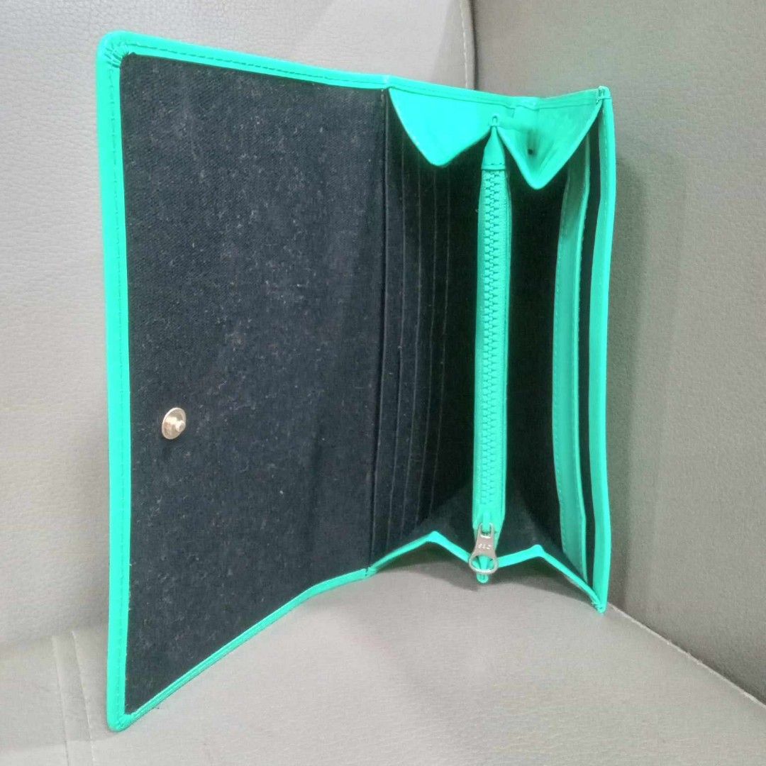 See By Chloe Patent Long Wallet (Category: Luxury Bags & Wallets) located in Taguig. Submitted by esa.agustin (Listing ID 1316675873, Image 2). Description: Original See By Chloe green patent leather bi fold long wallet. With authenticity card, carecard and tag. Hologram intach..