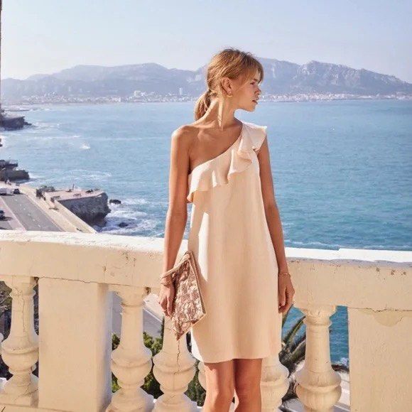 SEZANE Robe Louison Mini Dress (Category: Dresses) located in Lapu Lapu. Submitted by pangayamph (Listing ID 1316726815, Image 1). Description: SEZANE Robe Louison Ruffled one-shoulder mini dress Size: EU40 I also have another one size EU42 Bought online at size 40, but it was too tight so I ended up buying the size 42 as well 🫠🤦🏽‍♀️ but it just doesn’t suit my body type so I’m letting both of them go at ₱2,500 each MEASUREMENTS (laid flat) si
