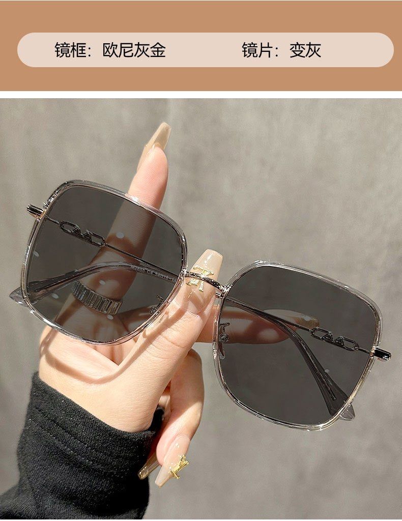 Spectacles (Category: Sunglasses & Eyewear) located in Singapore. Submitted by elaineg97 (Listing ID 1316640252, Image 4). Description: Get high-quality, affordable lenses with customization options! - Design your own lens: Add on Transition and Blue Ray - Select your frame: Pick from our variety of styles - PM us for more details and to place your order Production time: 5-7 working days A deposit is required to ensure no MIA. Don’t miss out on t