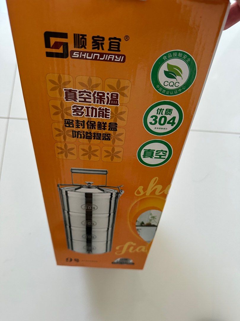 Tableware (Category: Vases & Decorative Bowls) located in Singapore. Submitted by zy_victor (Listing ID 1316773221, Image 3). Description: Fast sell for $5.