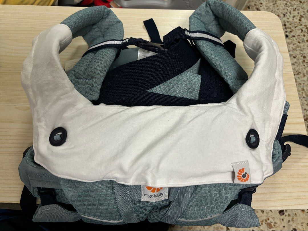 Ergobaby four position 360 carrier teething pad and bib 2025