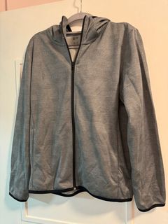 Uniqlo灰色外套64240259298435110