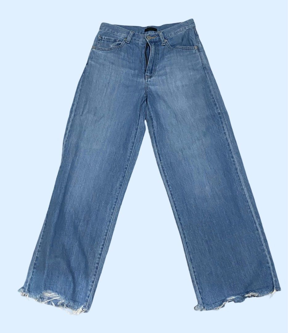 Uniqlo Wide Cropped Jeans (Category: Jeans) located in Batac City. Submitted by danielleqmd (Listing ID 1316759195, Image 1). Description: Uniqlo Wide Cropped Jeans Size 23 (Uniqlo size) but fits up to 27-28 No stains, no tears, no alterations Carefully used Negotiable if you buy another item on sale.