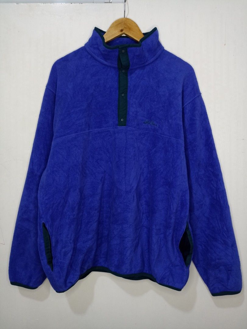 Vintage LL Bean quarter buttons jacket (Category: Coats, Jackets and Outerwear) located in Alaminos. Submitted by aefalvarez (Listing ID 1316744950, Image 1). Description: barely noticeable cigarette burn like on sleeves.