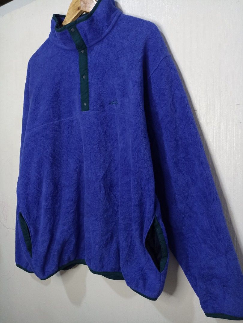 Vintage LL Bean quarter buttons jacket (Category: Coats, Jackets and Outerwear) located in Alaminos. Submitted by aefalvarez (Listing ID 1316744950, Image 2). Description: barely noticeable cigarette burn like on sleeves.