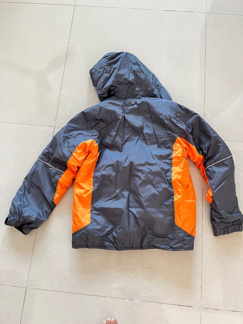 Winter Jacket (Category: Babies & Kids Fashion) located in Singapore. Submitted by agnescsy (Listing ID 1316625588, Image 2). Description: Oshkosh boy’s spring /winter wear, detachable inner woven layer, becomes wind- breaker. Only wore once like brand new 9/10 Kids Size :150-160.