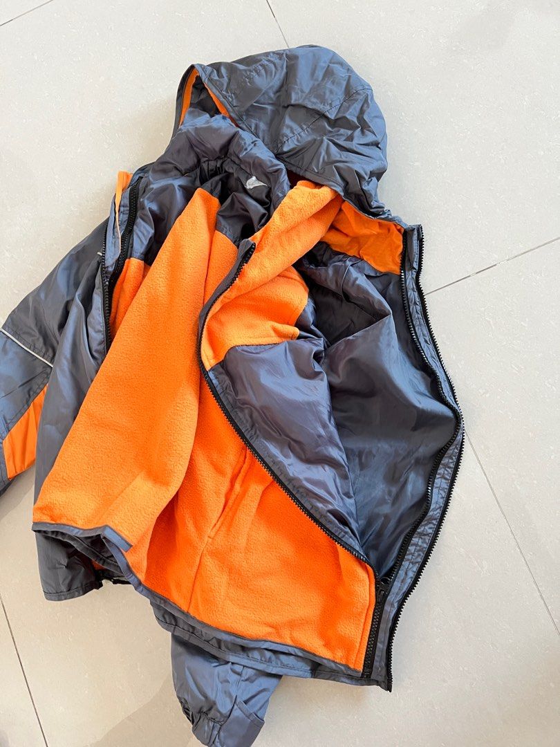 Winter Jacket (Category: Babies & Kids Fashion) located in Singapore. Submitted by agnescsy (Listing ID 1316625588, Image 3). Description: Oshkosh boy’s spring /winter wear, detachable inner woven layer, becomes wind- breaker. Only wore once like brand new 9/10 Kids Size :150-160.