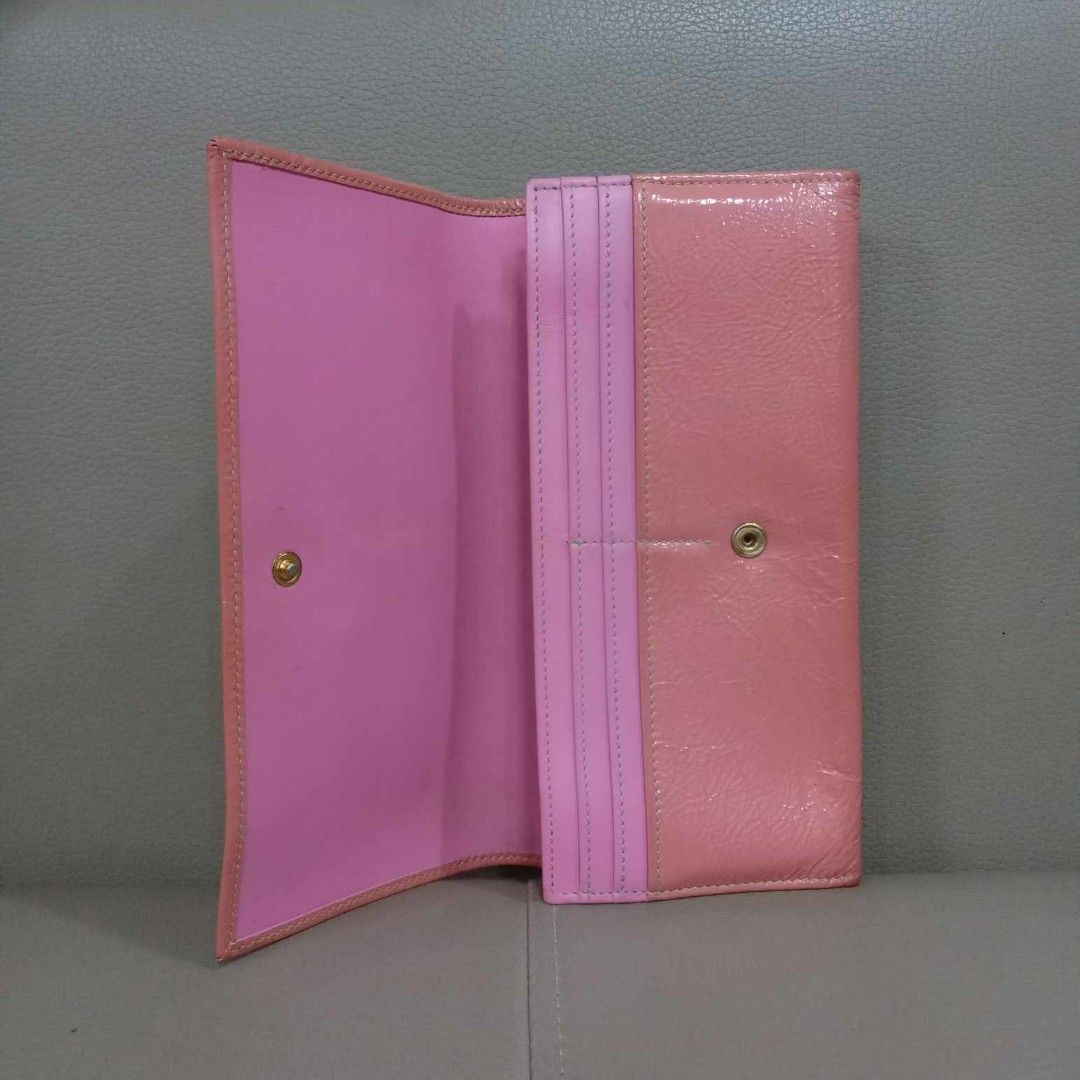 YSL Peach Bi Fold Long Wallet (Category: Luxury Bags & Wallets) located in Taguig. Submitted by esa.agustin (Listing ID 1316671363, Image 2). Description: Original YSL peach patent leathet bi fold long wallet. Made in Italy..