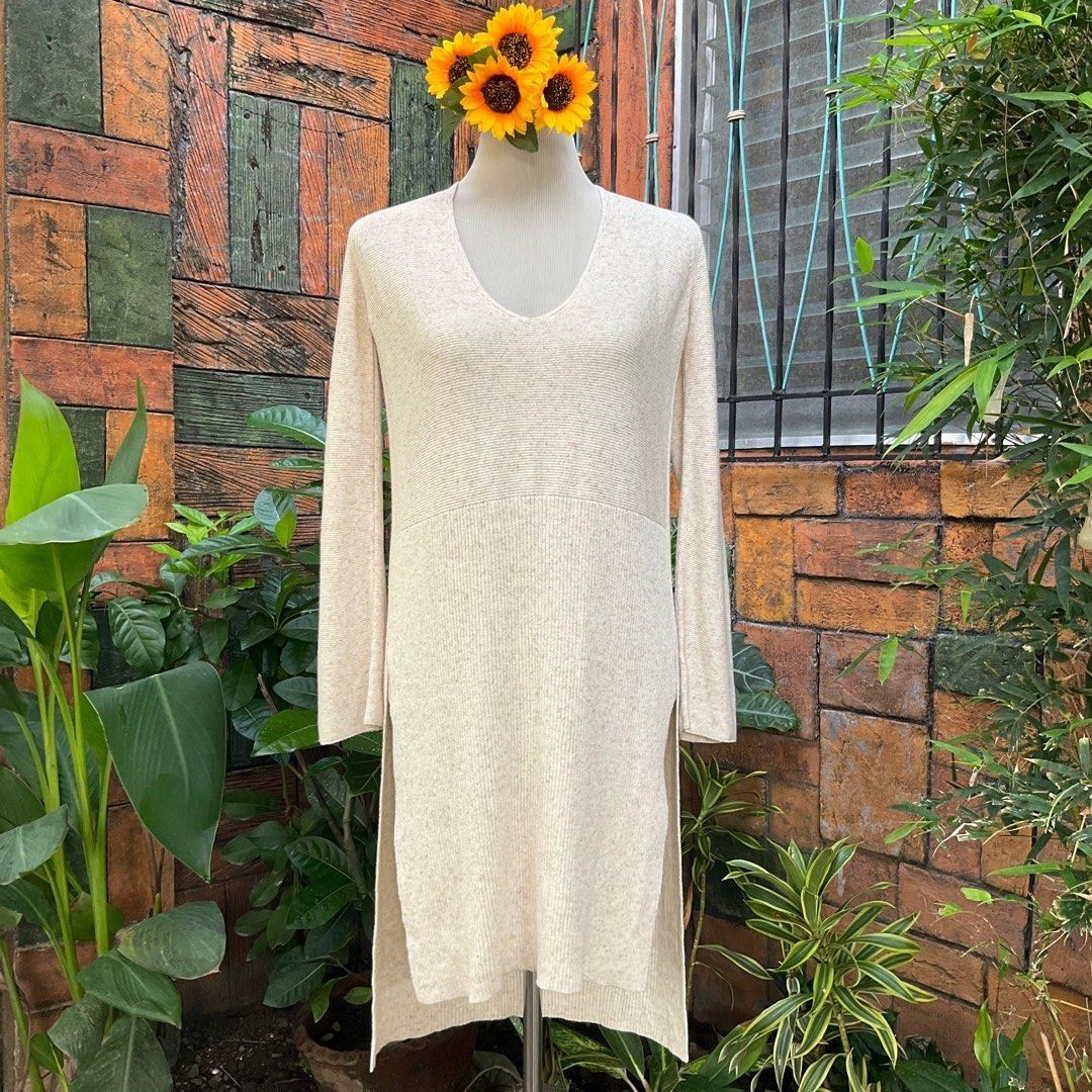 Zara knit sweater dress with side slits women knitted beige Vneck dress  long sleeves made in Turkey Size US - fits medium- large Filipina frames,  Women's Fashion, Dresses & Sets, Dresses on