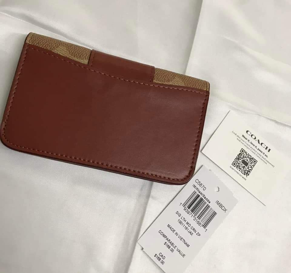🍀 CCH Slim Bifold Wallet (Category: Luxury Bags & Wallets) located in Manila. Submitted by shan_kenz (Listing ID 1316834503, Image 3). Description: 🍀 CCH Slim Bifold Wallet ▪️ 5"(L) x 3"(H) x 1"(H) 💰P1,400 ▪️Actual photo ▪️Plus SF.
