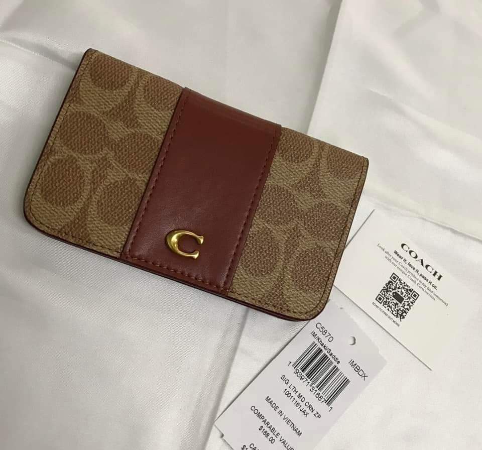 🍀 CCH Slim Bifold Wallet (Category: Luxury Bags & Wallets) located in Manila. Submitted by shan_kenz (Listing ID 1316834503, Image 1). Description: 🍀 CCH Slim Bifold Wallet ▪️ 5"(L) x 3"(H) x 1"(H) 💰P1,400 ▪️Actual photo ▪️Plus SF.