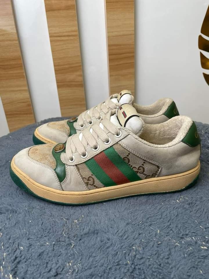 Gucci distressed shop