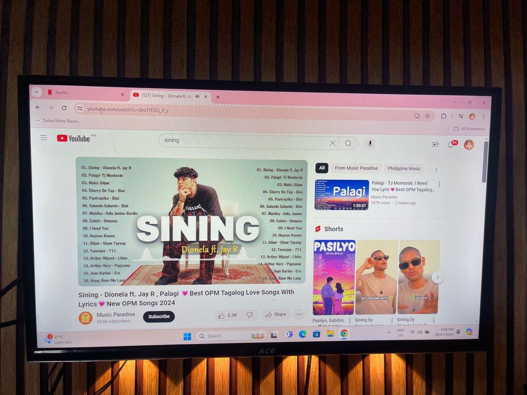Ace smart tv 32 inches (Category: TV) located in Quezon City. Submitted by wishei (Listing ID 1316884642, Image 1). Description: Ace smart tv 32" No issue Netflix ready Youtube ready Unit only and remote No box 3months old 6k RFS- upgrade ng mas malaki For pick up only 📍novaliches,Qc .
