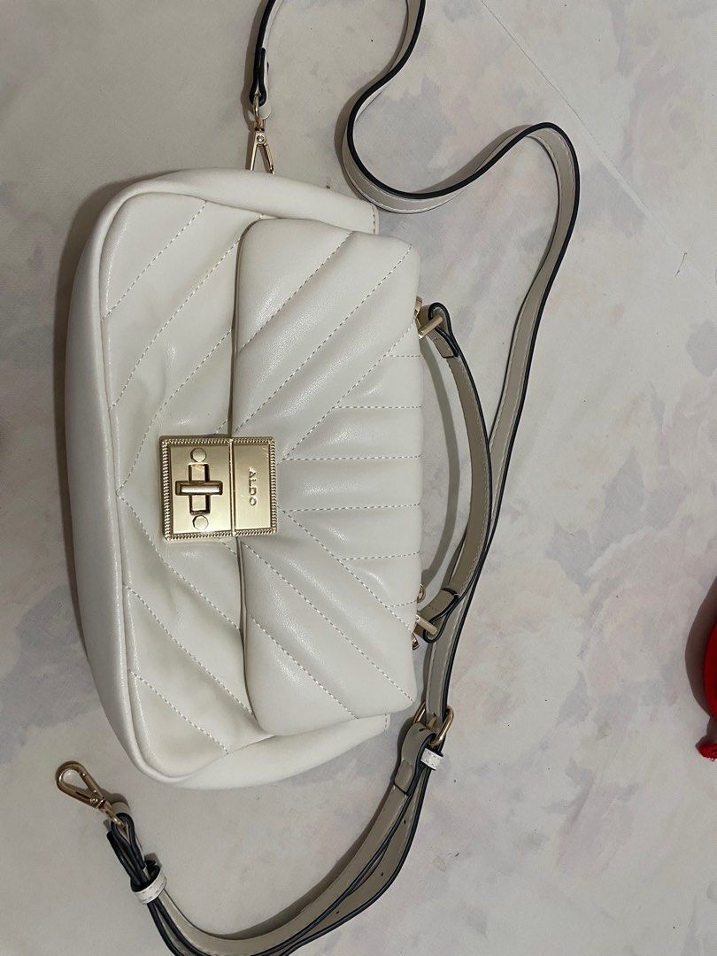 Aldo White Sing Bag Authentic (Category: Shoulder Bags) located in Imus. Submitted by scald19 (Listing ID 1316937373, Image 1). Description: Bought in SM MOA good as new. Only used once. Can give dustbag.