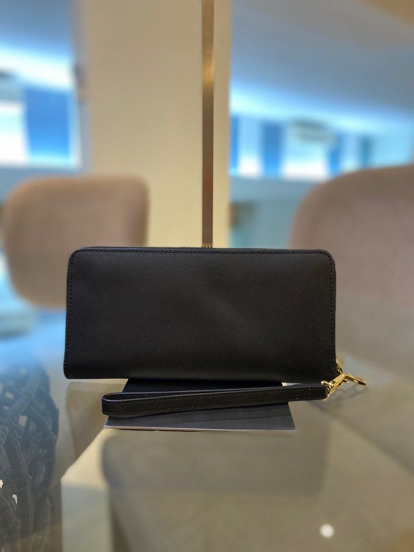 Authentic Black Tory Burch Wallet Preloved (Category: Luxury Bags & Wallets) located in Quezon City. Submitted by pikaaatchuuu (Listing ID 1316919955, Image 2). Description: .