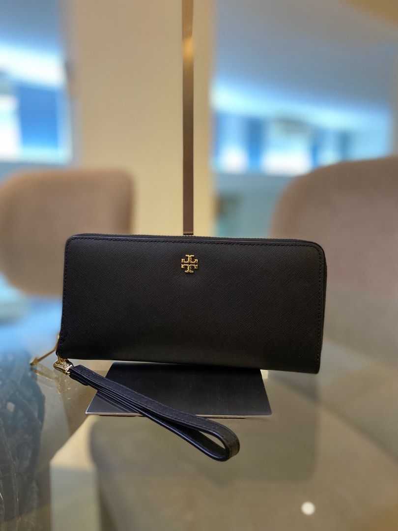 Authentic Black Tory Burch Wallet Preloved (Category: Luxury Bags & Wallets) located in Quezon City. Submitted by pikaaatchuuu (Listing ID 1316919955, Image 1). Description: .