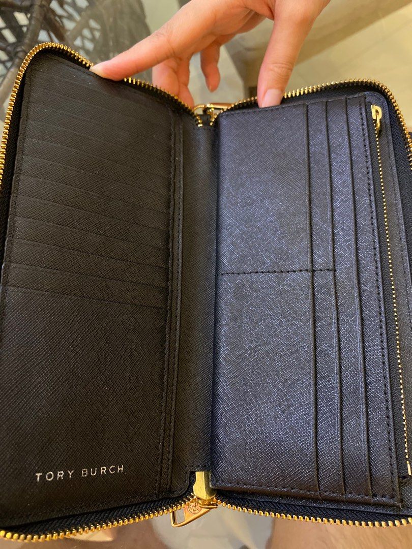 Authentic Black Tory Burch Wallet Preloved (Category: Luxury Bags & Wallets) located in Quezon City. Submitted by pikaaatchuuu (Listing ID 1316919955, Image 3). Description: .