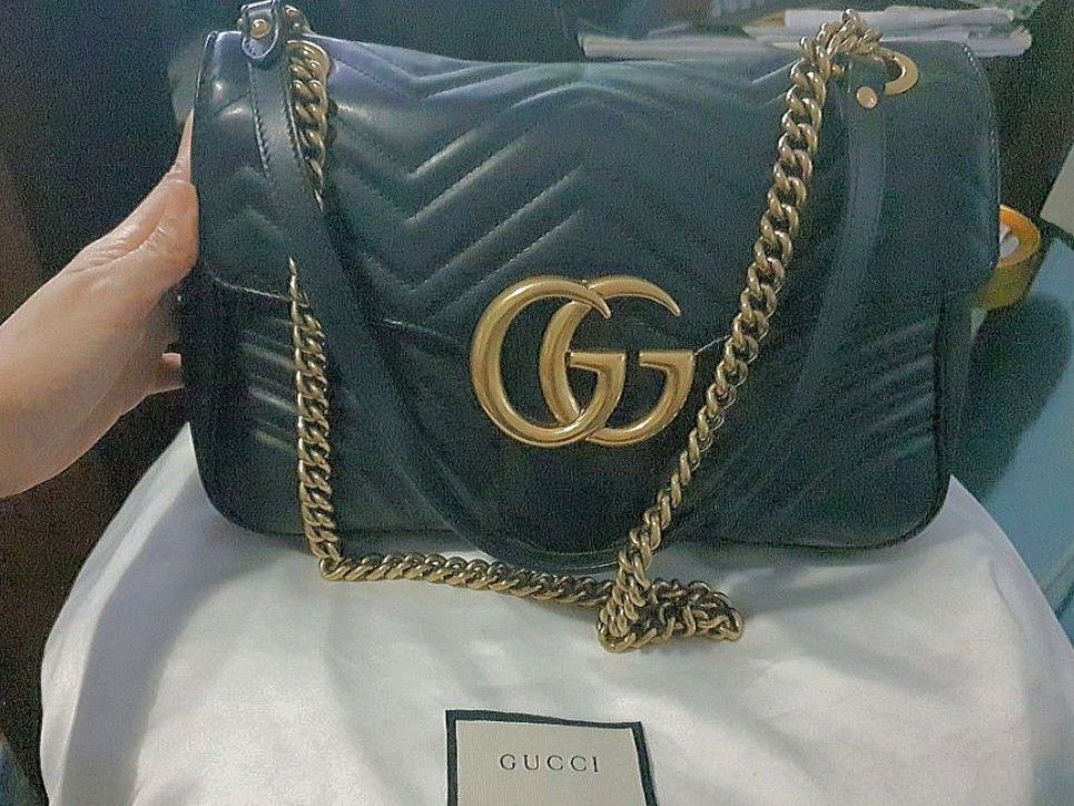 AUTHENTIC GUCCI Marmont Medium (Category: Luxury Bags & Wallets) located in Pasig City. Submitted by preloved_ramen21 (Listing ID 1316140316, Image 2). Description: BRAND: GUCCI SIZE: Medium CONDITION: Well used Inclusions: dustbag brand cards receipt.