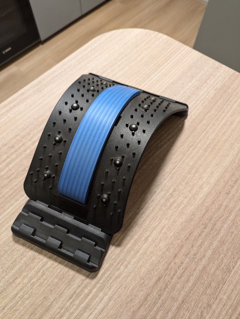 Back stretcher (adjustable) (Category: Massage Devices) located in Singapore. Submitted by colin1201 (Listing ID 1316967621, Image 2). Description: adjustable back stretcher to ease back pains. can adjust to stretch more too if you want. easy to use, with a sponge pad for extra comfort..