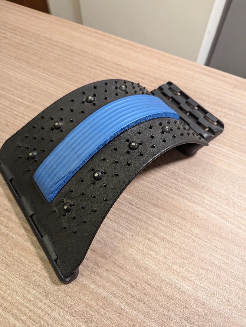 Back stretcher (adjustable) (Category: Massage Devices) located in Singapore. Submitted by colin1201 (Listing ID 1316967621, Image 1). Description: adjustable back stretcher to ease back pains. can adjust to stretch more too if you want. easy to use, with a sponge pad for extra comfort..