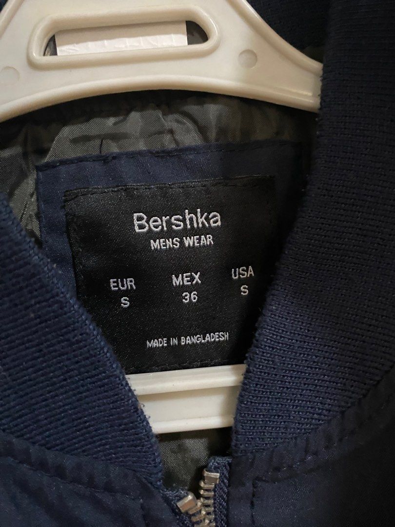 Bershka bomber jacket (Category: Coats, Jackets and Outerwear) located in Manila. Submitted by francoo7 (Listing ID 1316823276, Image 2). Description: Bershka bomber jacket (navy) Size: Small.