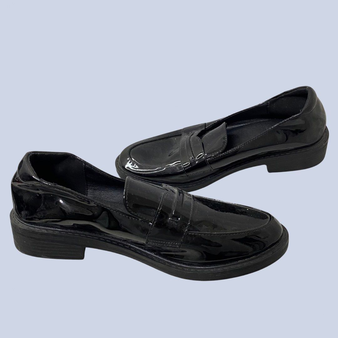 Black Shoes (Category: Loafers) located in Pasig City. Submitted by peritph (Listing ID 1316931334, Image 1). Description: .