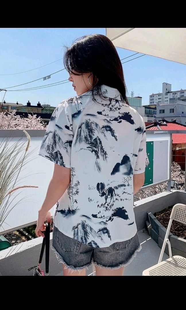Button Top (Category: Blouses) located in Singapore. Submitted by kwntt (Listing ID 1316872498, Image 3). Description: Shoulder 38-40 cm Bust 78-82 cm Waist 62-66 cm Hip 86-90 cm.