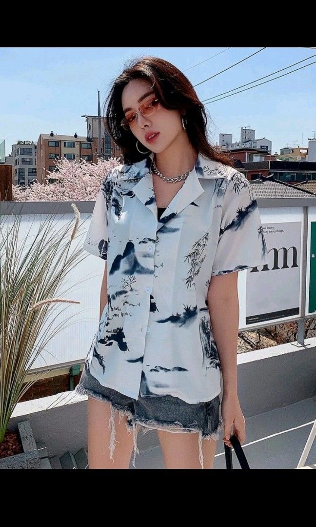 Button Top (Category: Blouses) located in Singapore. Submitted by kwntt (Listing ID 1316872498, Image 2). Description: Shoulder 38-40 cm Bust 78-82 cm Waist 62-66 cm Hip 86-90 cm.