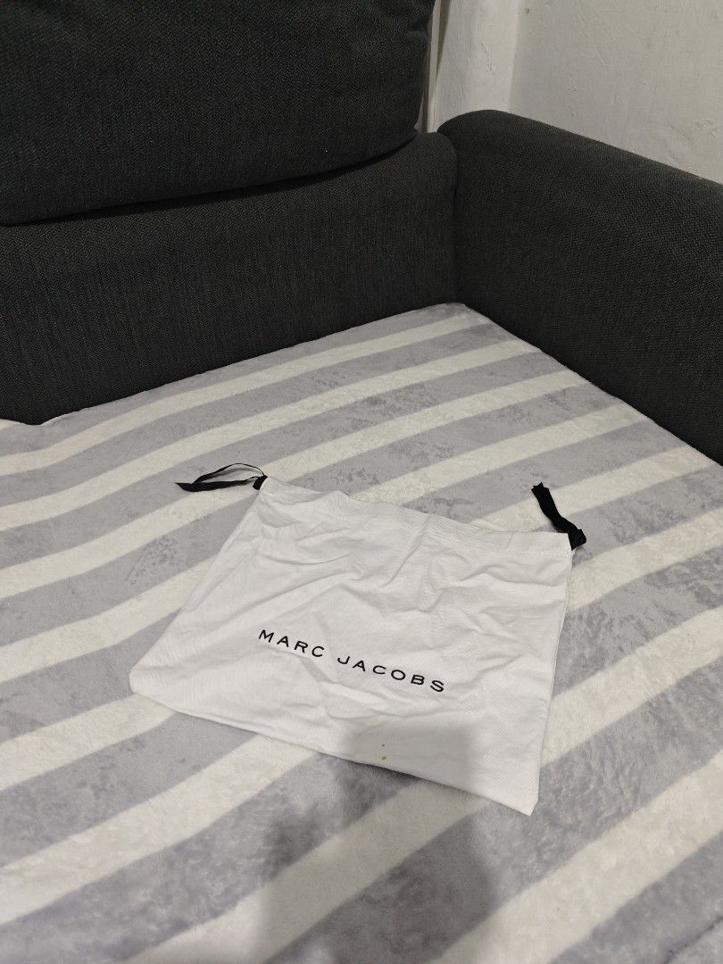 DUSTBAG Marc Jacobs (Category: Luxury Bags & Wallets) located in Imus. Submitted by mcsclothing (Listing ID 1316833020, Image 1). Description: DUSTBAG BRAND: Marc Jacobs H: 28cm L: 34cm CONDITION: with stain PRICE: 200.