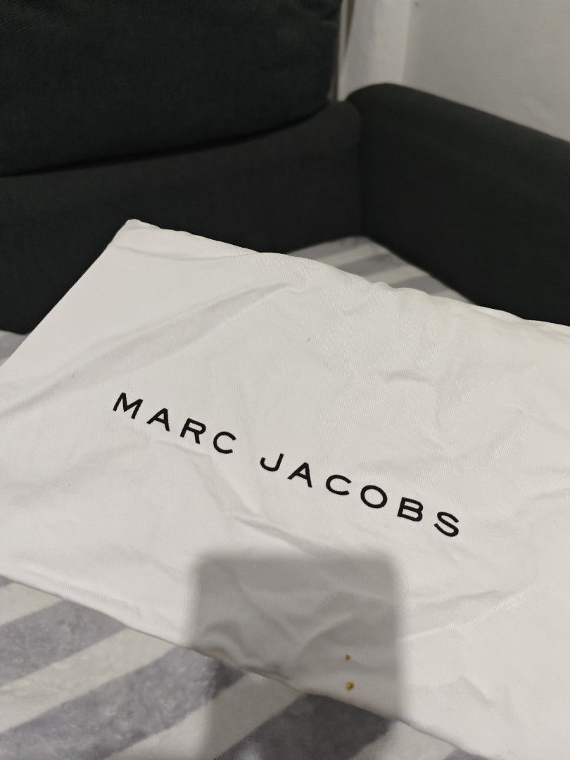 DUSTBAG Marc Jacobs (Category: Luxury Bags & Wallets) located in Imus. Submitted by mcsclothing (Listing ID 1316833020, Image 3). Description: DUSTBAG BRAND: Marc Jacobs H: 28cm L: 34cm CONDITION: with stain PRICE: 200.