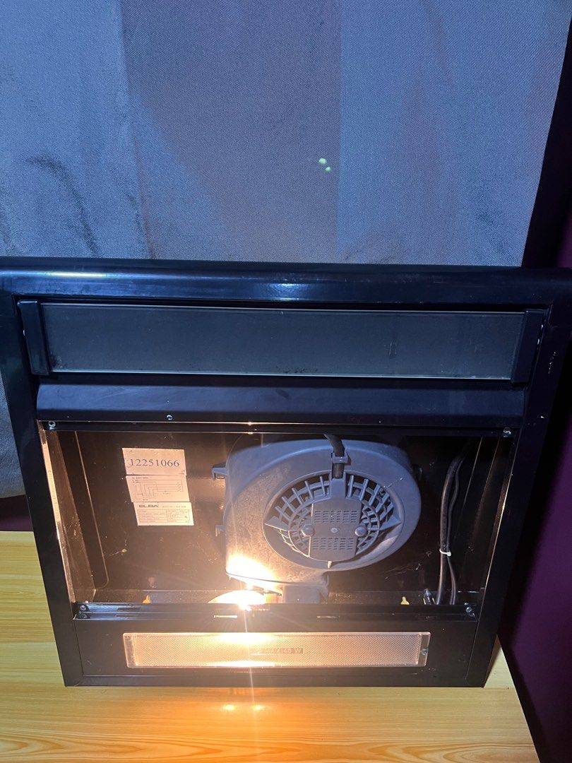 Elba Range hood ALD 50BK (Category: Hobs & Hoods) located in Pasig City. Submitted by berlinb (Listing ID 1316933998, Image 3). Description: Elba cooker hood ALD 50BK 50cm x 50cm Never been use With original warranty booklet and accessories All working. No issue.