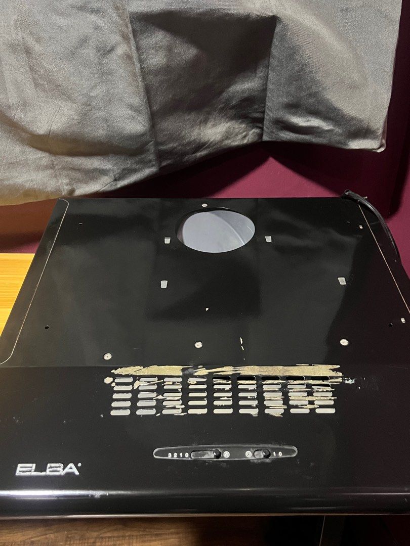 Elba Range hood ALD 50BK (Category: Hobs & Hoods) located in Pasig City. Submitted by berlinb (Listing ID 1316933998, Image 1). Description: Elba cooker hood ALD 50BK 50cm x 50cm Never been use With original warranty booklet and accessories All working. No issue.