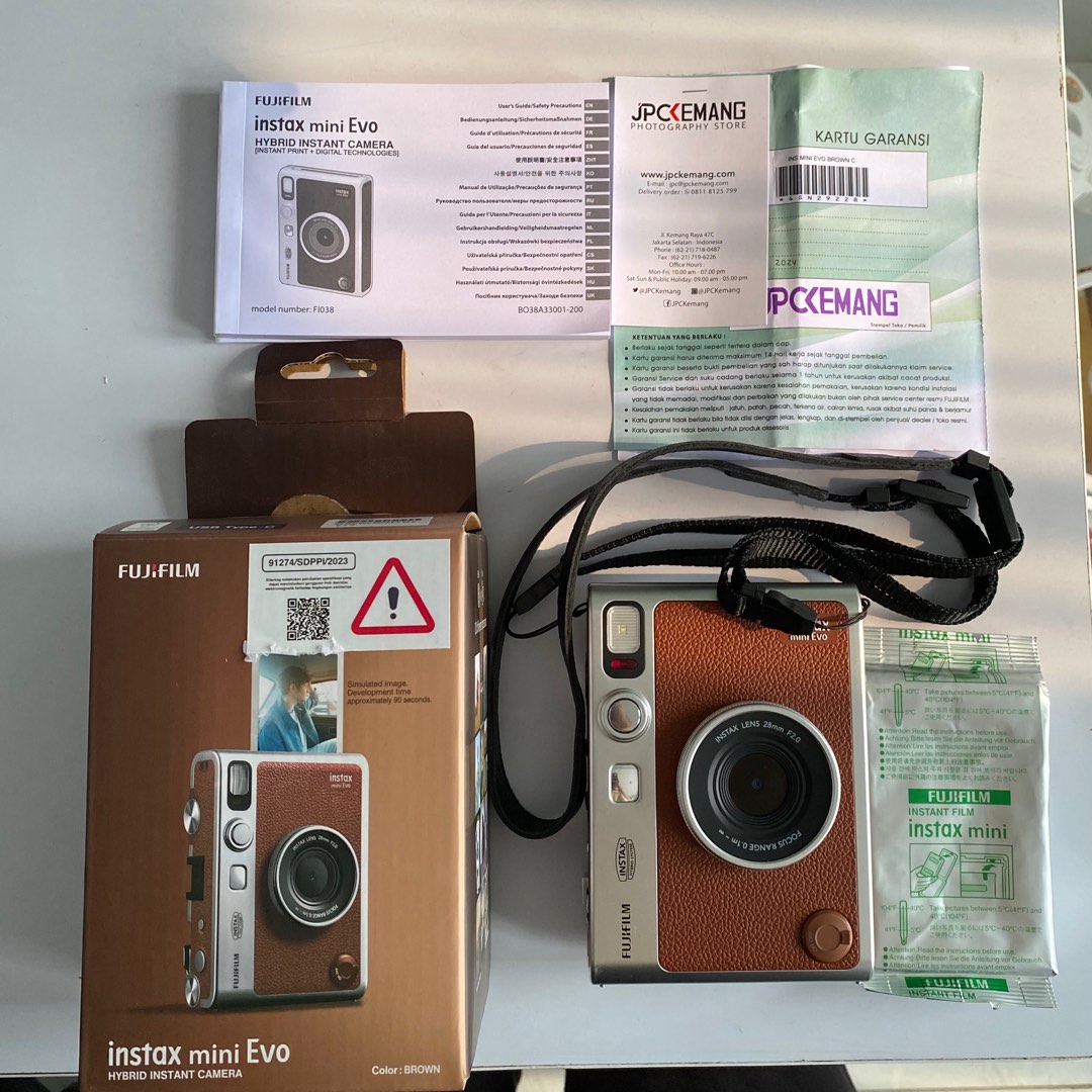 Fujifilm Instax Mini Evo Brown Free Paper Film, Fotografi di Carousell